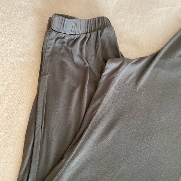 Forever 21 Plus Lightweight Comfort Jogger Pants - Size 2X - Picture 3 of 15